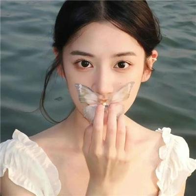 泰王纳黎萱海报